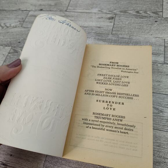 Surrender to Love by Rosemary‎ Rogers 1982 Avon Paperback Romance Clinch - Picture 3 of 11